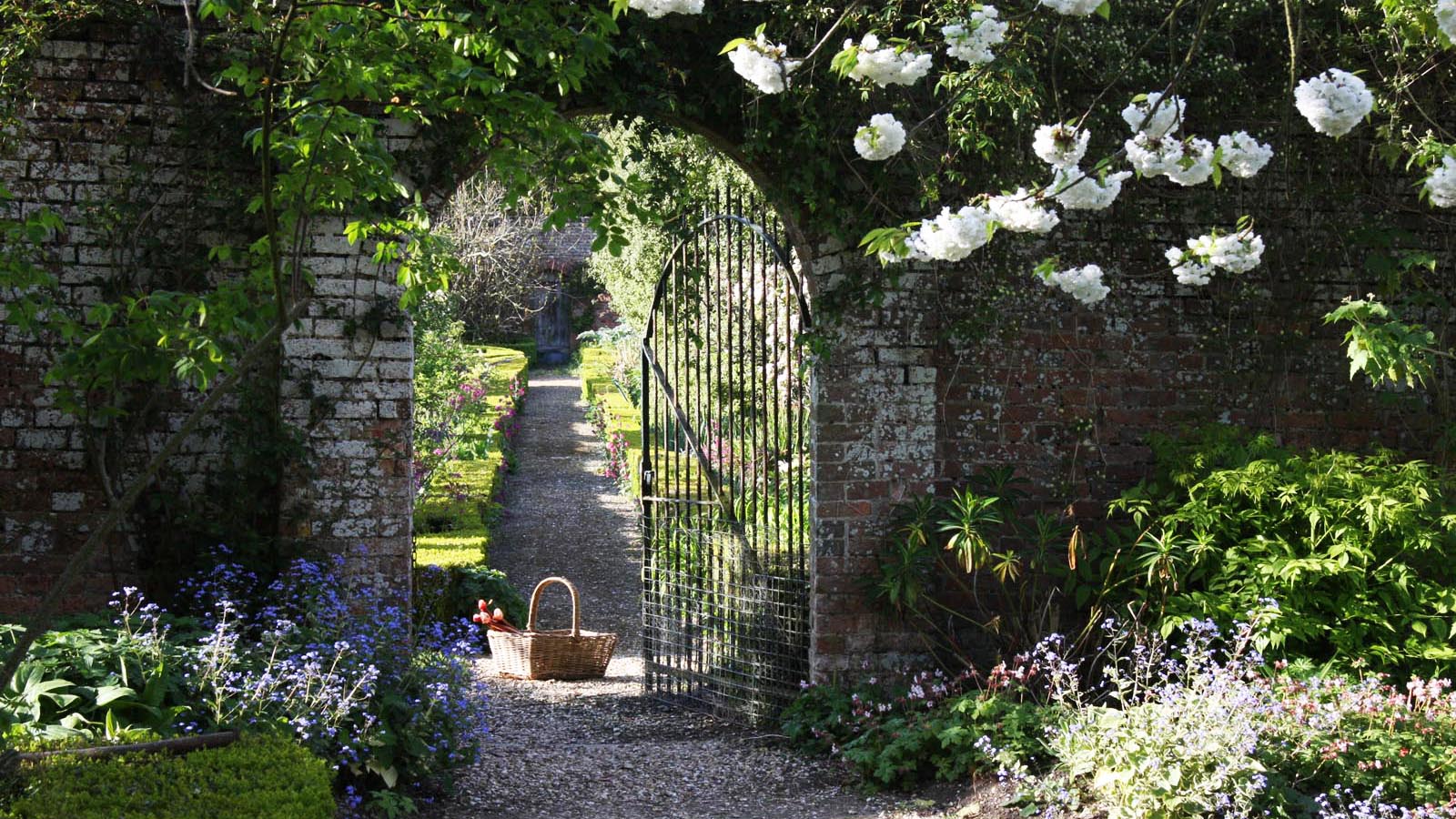 Kitchen garden gate - Northcourt House