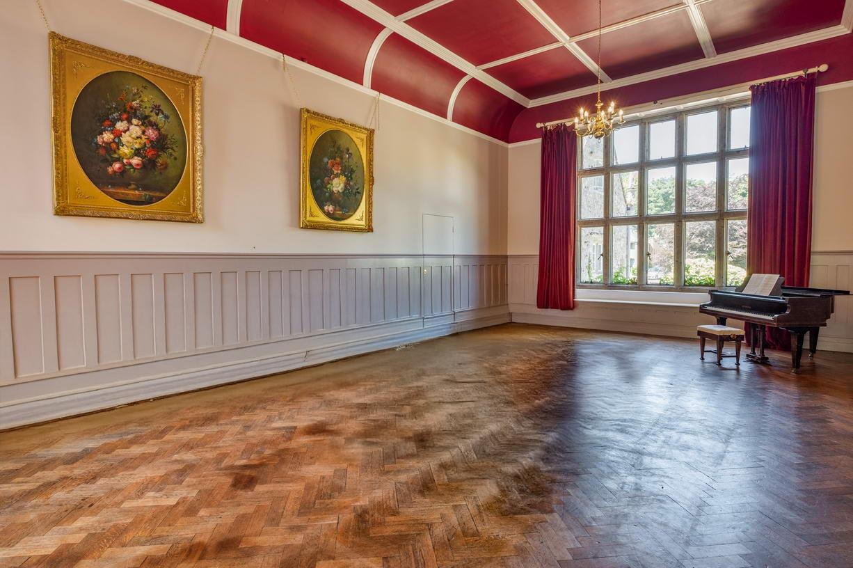 Historic Northcourt House exterior